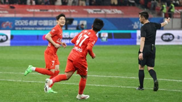 开云-302天蛰伏，8分钟绽放！武磊满血归来，海港有救了！|上海海港|青岛西海岸|康复|球队|训练_新浪体育_新浪新闻